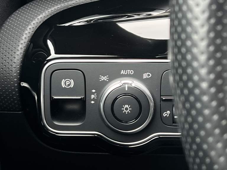 Mercedes-Benz Mercedes-Benz