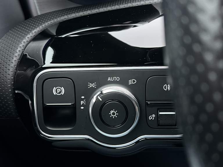 Mercedes-Benz Mercedes-Benz