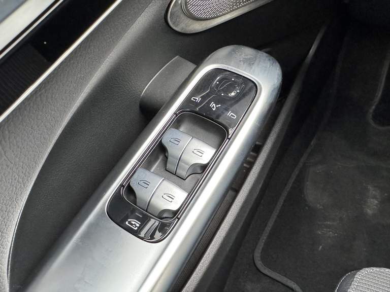 Mercedes-Benz Mercedes-Benz