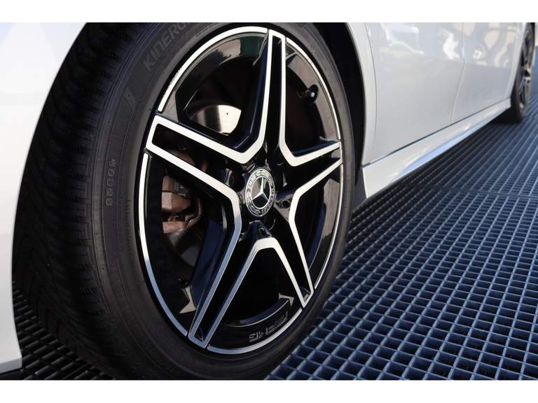 Mercedes-Benz Mercedes-Benz
