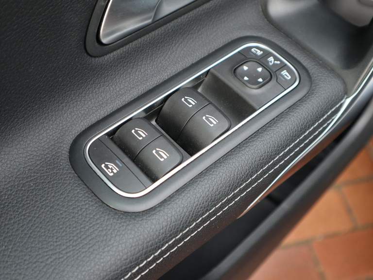 Mercedes-Benz Mercedes-Benz