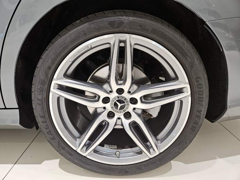 Mercedes-Benz Mercedes-Benz