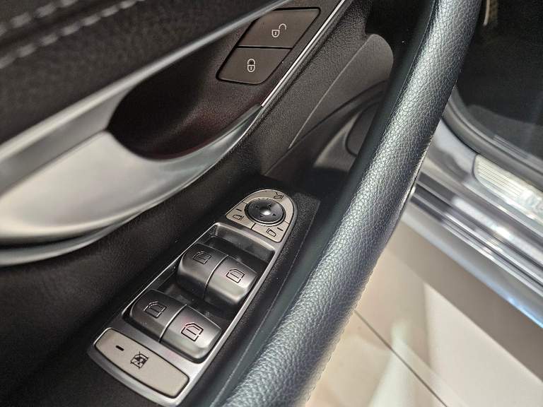 Mercedes-Benz Mercedes-Benz