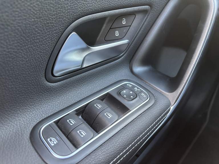 Mercedes-Benz Mercedes-Benz