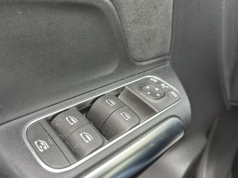 Mercedes-Benz Mercedes-Benz