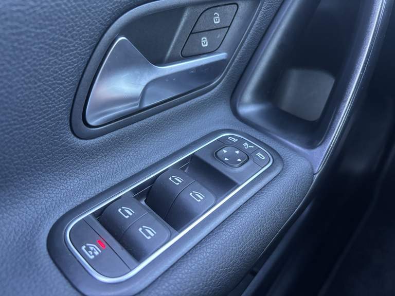 Mercedes-Benz Mercedes-Benz