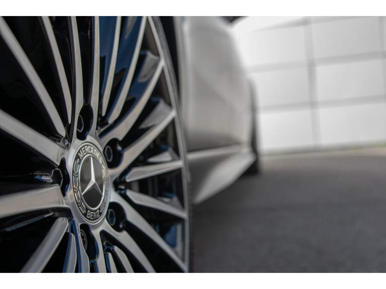 Mercedes-Benz Mercedes-Benz