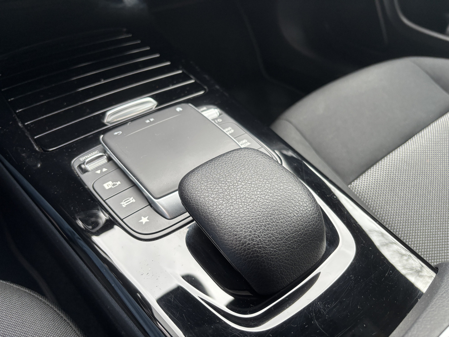 Mercedes-Benz Mercedes-Benz