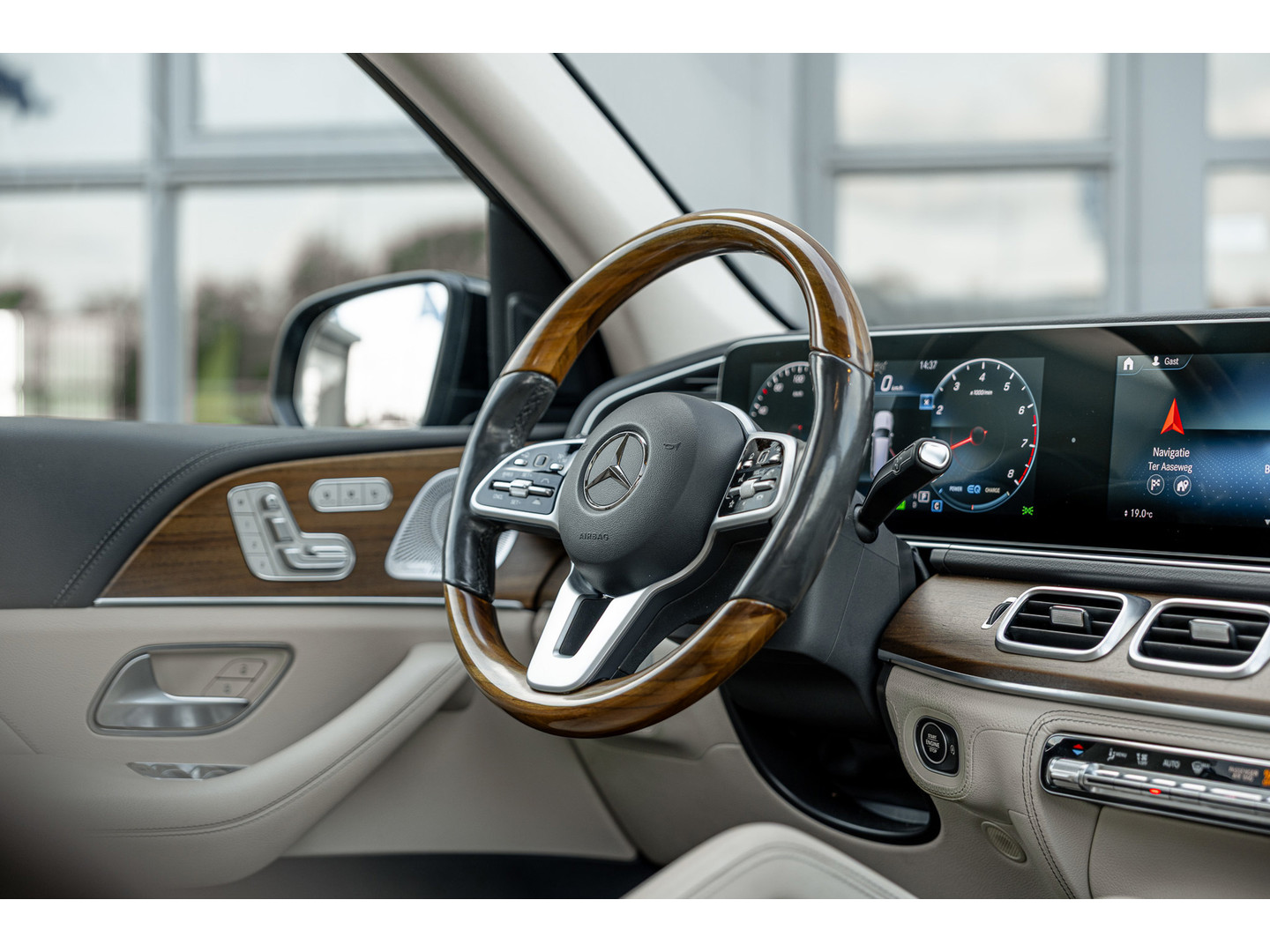 Mercedes-Benz Mercedes-Benz
