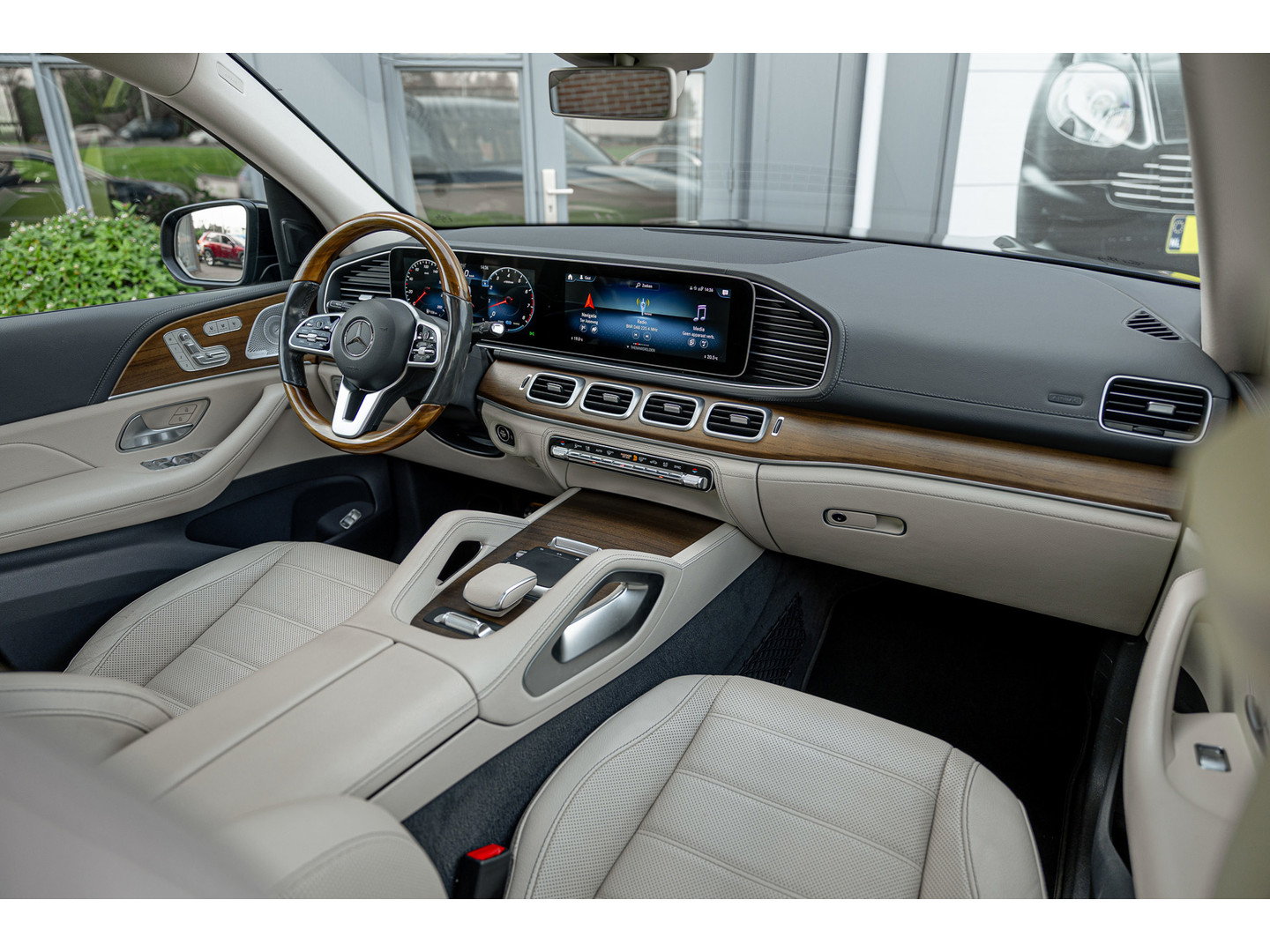 Mercedes-Benz Mercedes-Benz