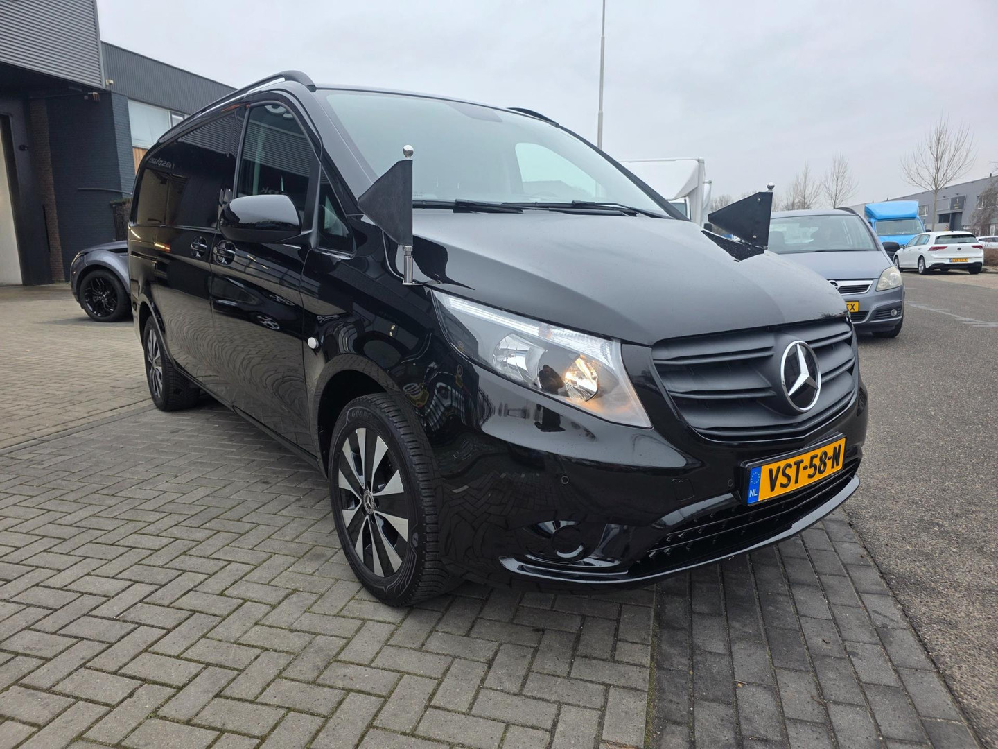 Mercedes-Benz Mercedes-Benz