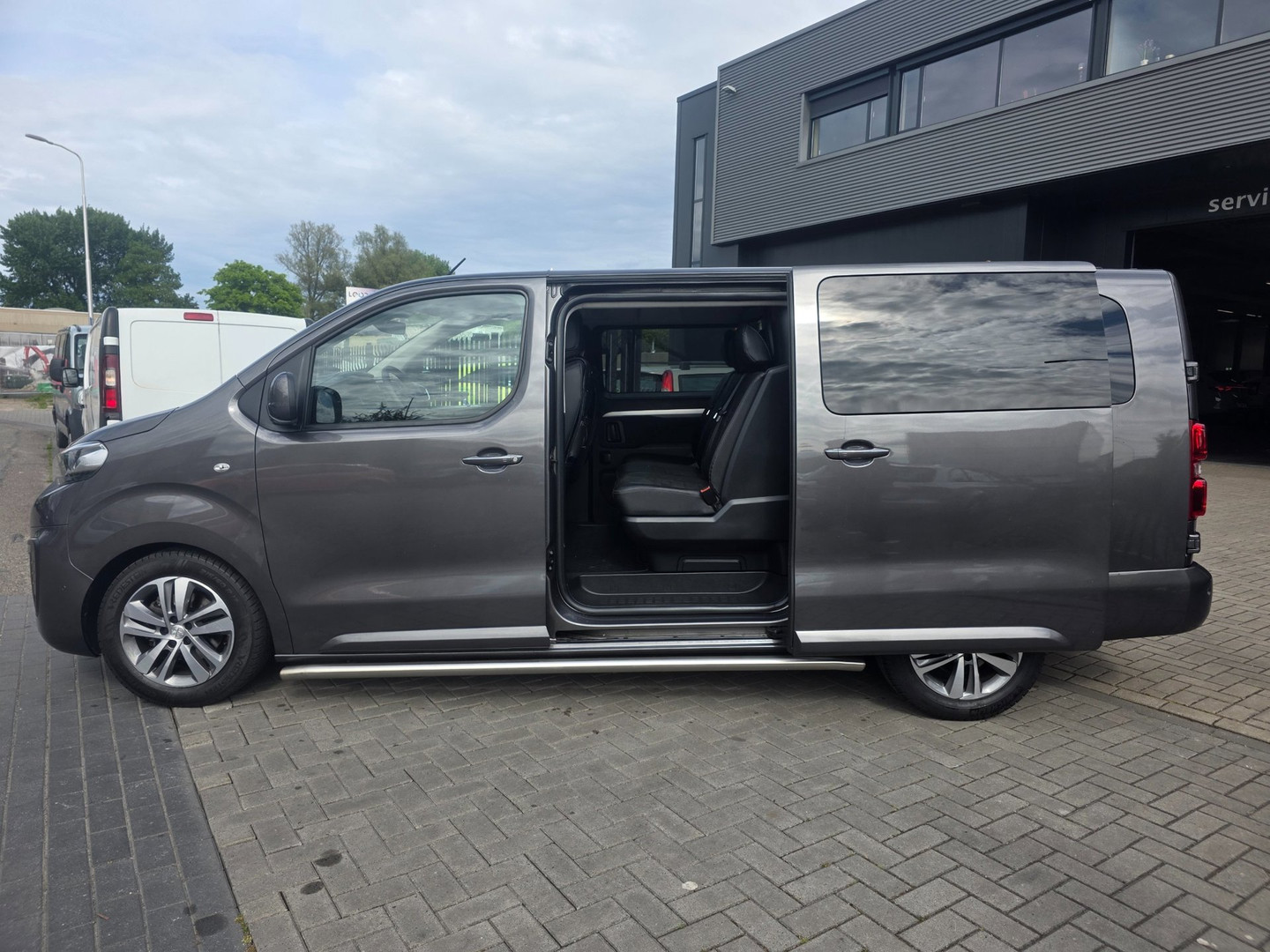 Peugeot Peugeot