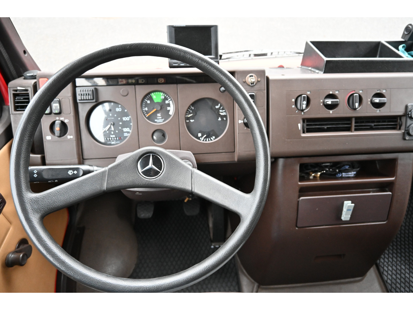Mercedes-Benz Mercedes-Benz